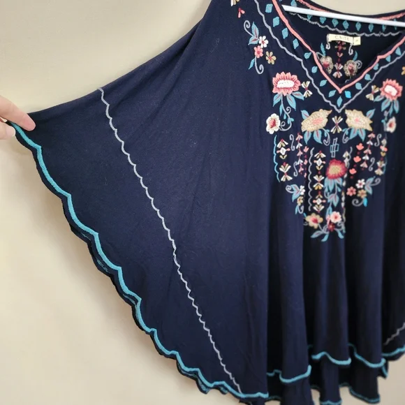 Caite Size S Embroidered Navy Top Floral Athleta Tunic Batwing Sleeves - Picture 5 of 9